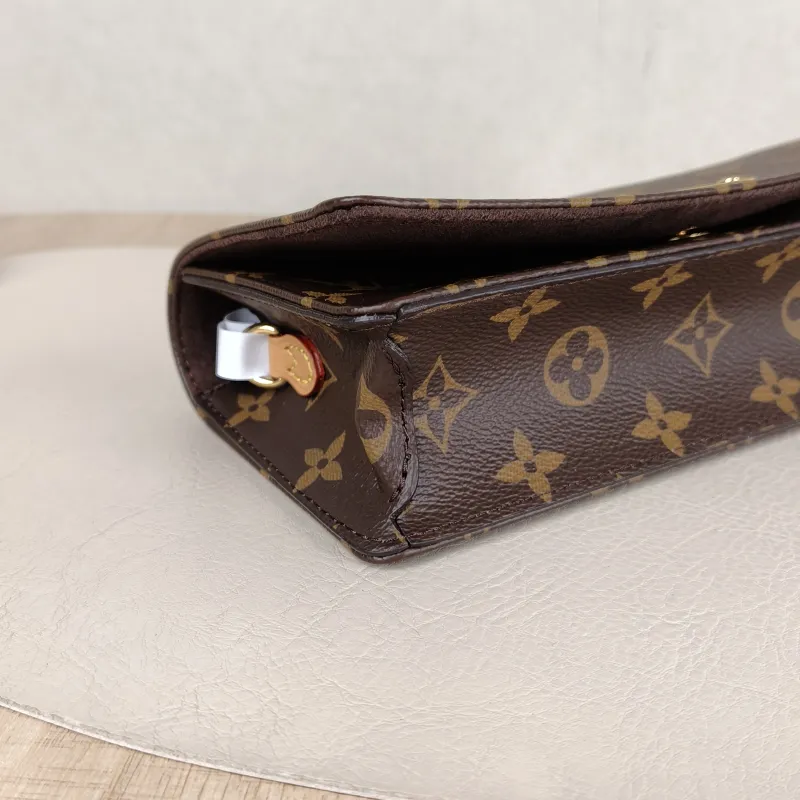 Louis Vuitton Crossbody Bag LILY Chain Bagwoc Monogram PVC One Size 21 × 3.5 × 10.5 cm — detail view 1 of 11