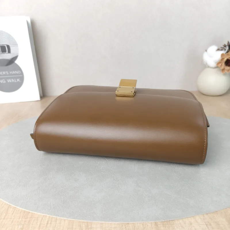 CELINE Crossbody Bag Classic Box CC alfskin Medium24 × 7 × 18 cm — detail view 5 of 14