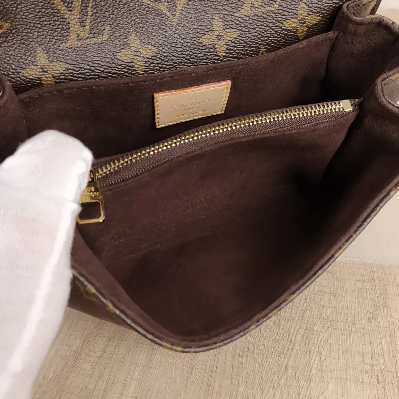 Louis Vuitton Crossbody Bag Pochette Métis East West Monogram PVC Small21.5 × 6 × 13.5 cm — detail view 2 of 13