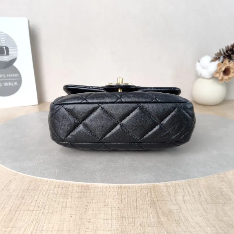 Chanel Crossbody Bag mini Black Lambskin One Size20 × 6 × 12 cm — cover view 2 of 5