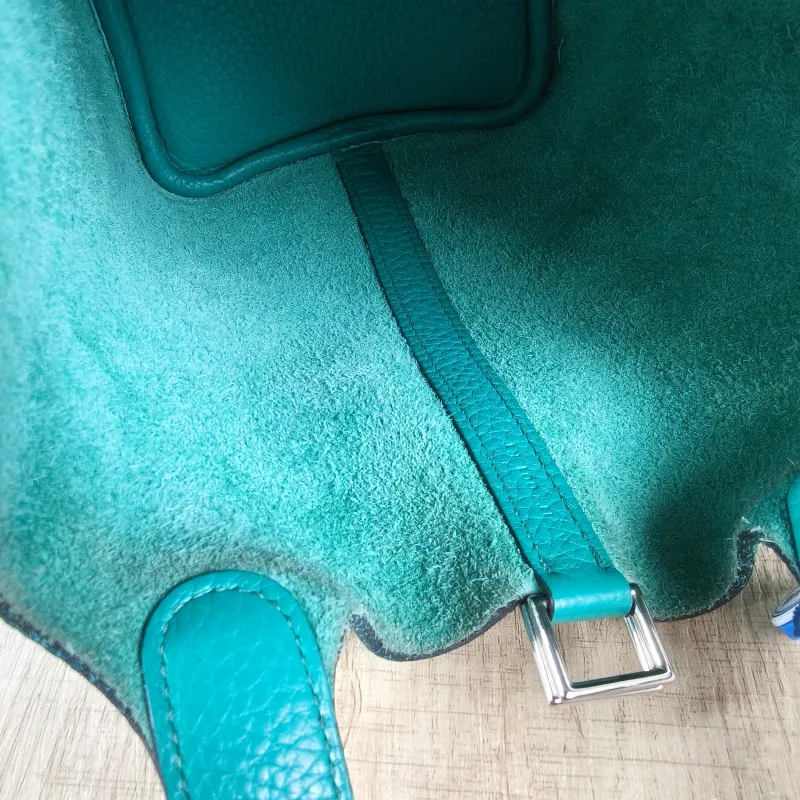 Hermès Top Handle Bag Picotin Lock 18 187F TC Calfskin Small18 × 13 × 18 cm — detail view 3 of 9