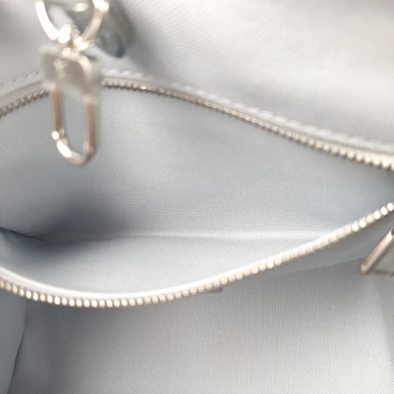 Louis Vuitton Top Handle Bag Onthego Silver Patent Leather Small 25 × 11.5 × 19 cm — detail view 8 of 10