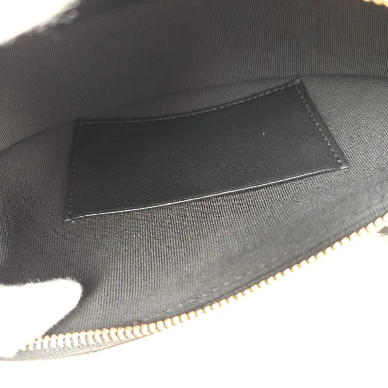 Chanel Crossbody Bag26s Top Handle Crossbody Bag Lambskin One Size22 × 6 × 15 cm — detail view 12 of 15