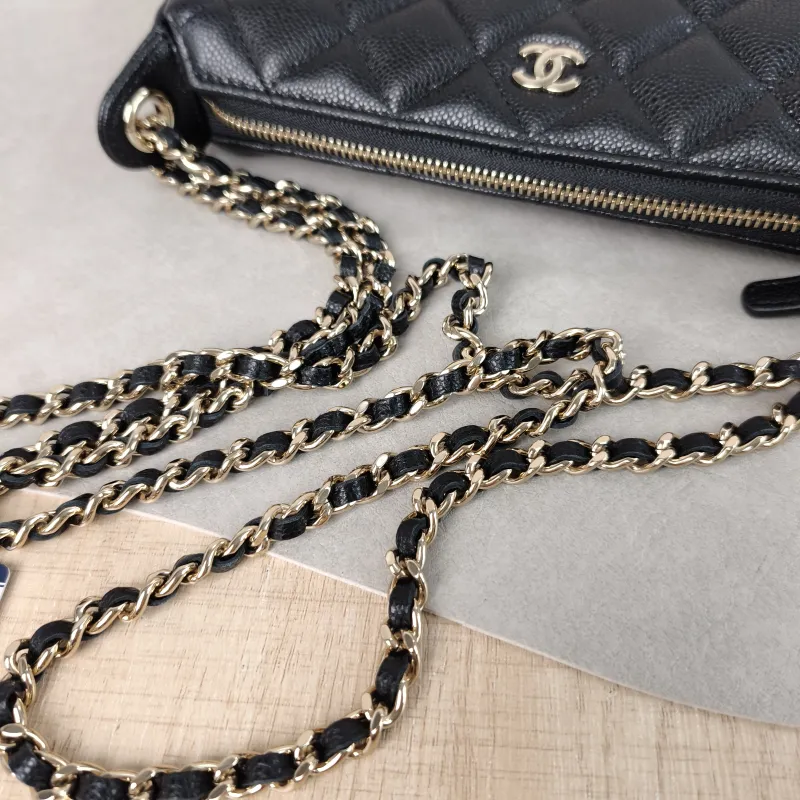 Chanel Crossbody Bag Black Grained Calfskin 21 × 5.5 × 12 cm — detail view 7 of 11