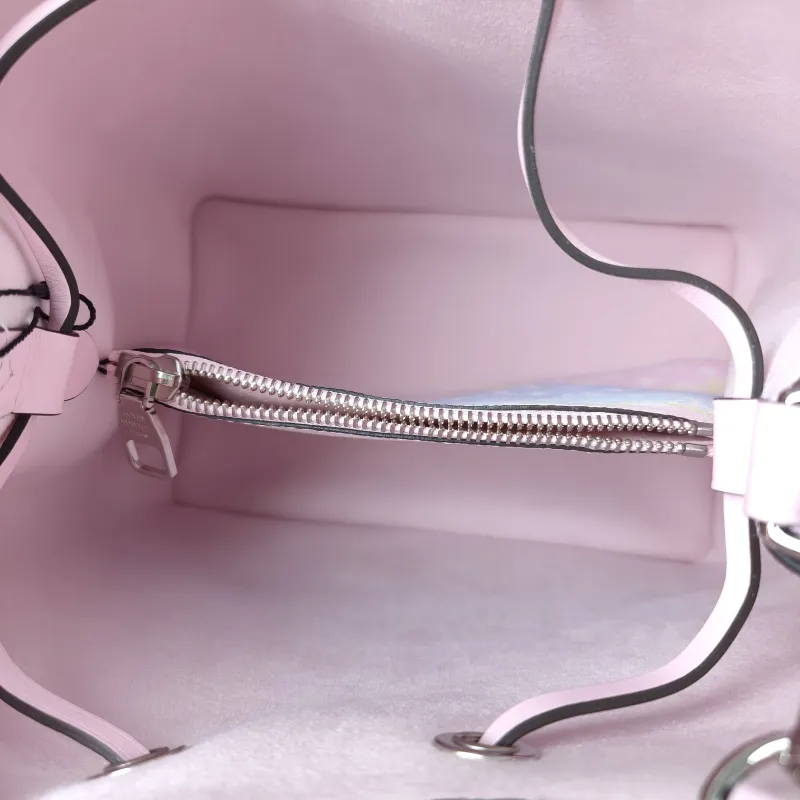 Louis Vuitton Shoulder Bag NÉONOÉ Bucket Bag PVC Medium 26 × 17.5 × 26 cm — detail view 8 of 9