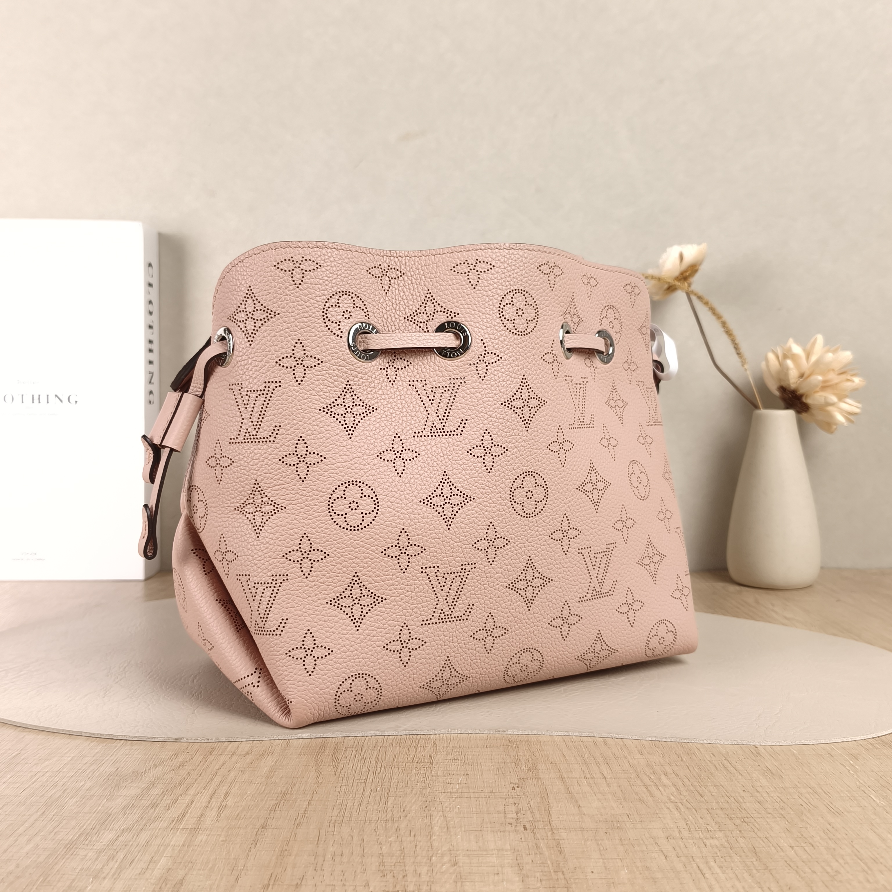 Louis Vuitton Crossbody Bag BELLA Pink Calfskin22 × 14 × 19 cm — cover view 3 of 5