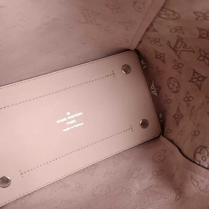 Louis Vuitton Shoulder Bag Hina Pink Calfskin Small 23 × 13 × 21 cm — detail view 10 of 10