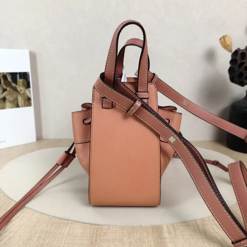 LOEWE Crossbody Bag Hammock Calfskinmini17 × 11 × 19.5 cm — detail view 6 of 12