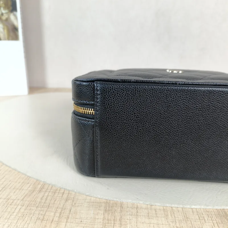 Chanel Crossbody Bag Black Grained Calfskin Mini 19.5 × 8.5 × 12 cm — detail view 7 of 13