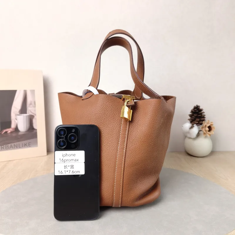 Hermès Top Handle Bag Picotin Lock 22 22 Taurillon Clemence TC Calfskin Medium 22 × 18 × 21 cm W Conditioned — cover view 3 of 5