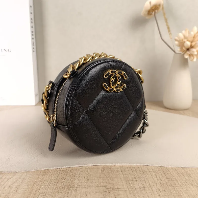 Chanel Crossbody Bag19bag Black Lambskinmini12 × 4.5 × 12 cm — cover view 4 of 6