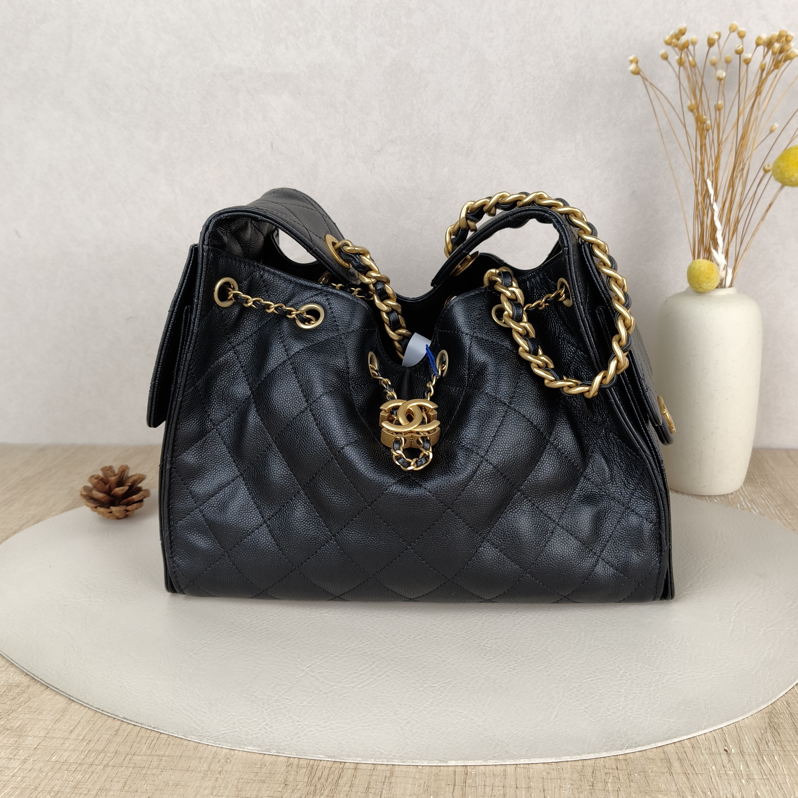 Chanel Shoulder Bag25Bag Black Grained Calfskin Small26 × 14 × 30 cm