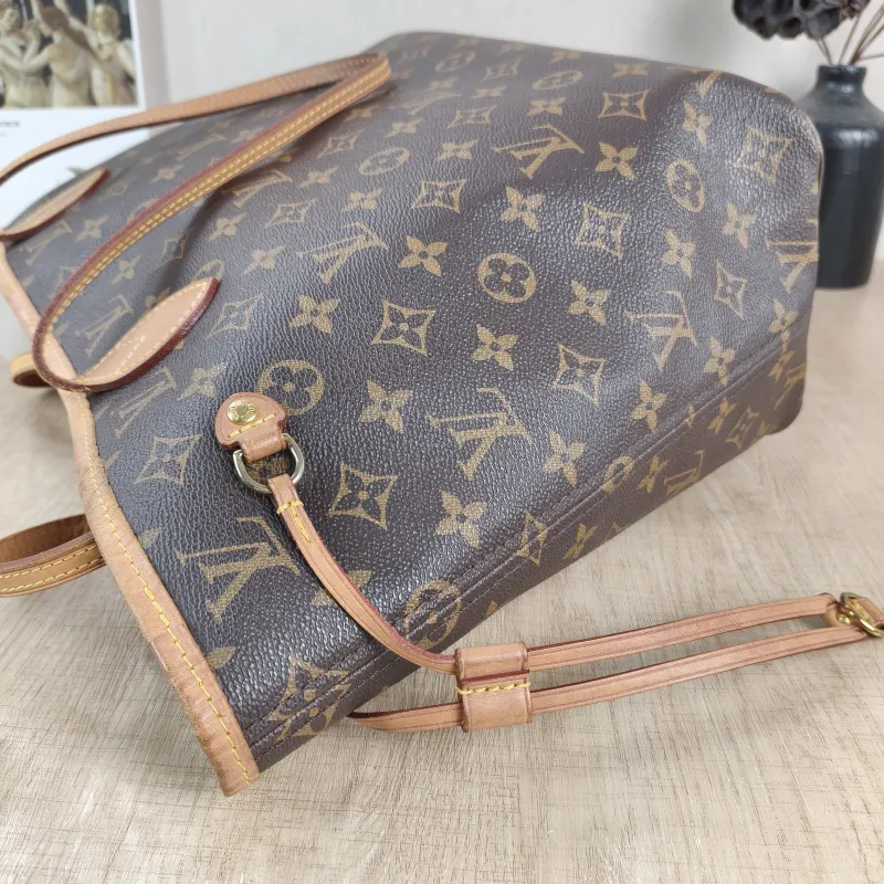 Louis Vuitton Shoulder Bag Neverfull Monogram PVC Medium31 × 14 × 28 cm — detail view 11 of 13