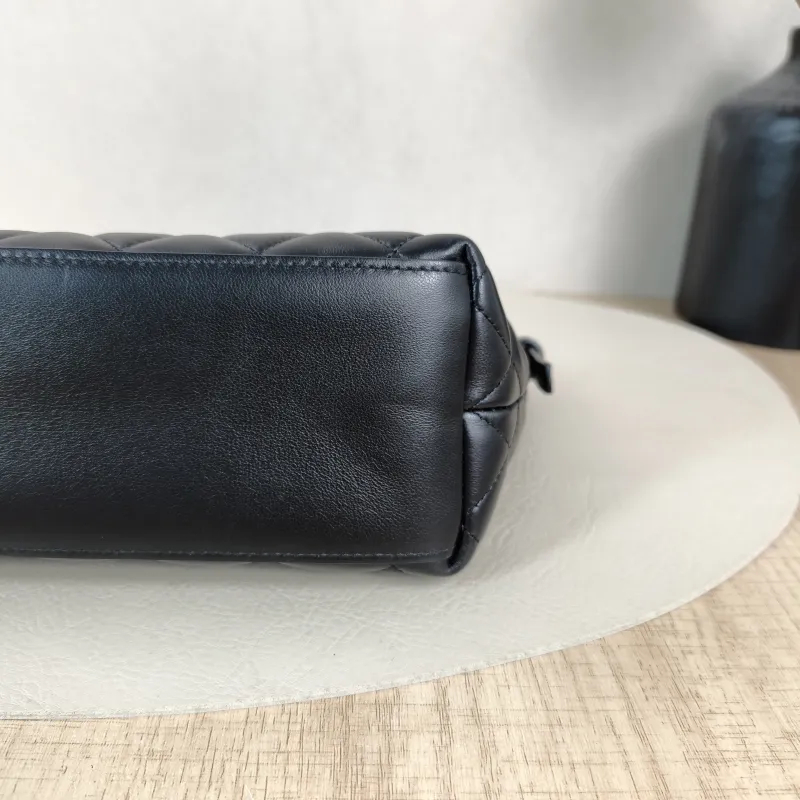 Chanel Crossbody Bag Hobo Vanity Case Bag Black Lambskin One Size19 × 8 × 14 cm — detail view 4 of 11