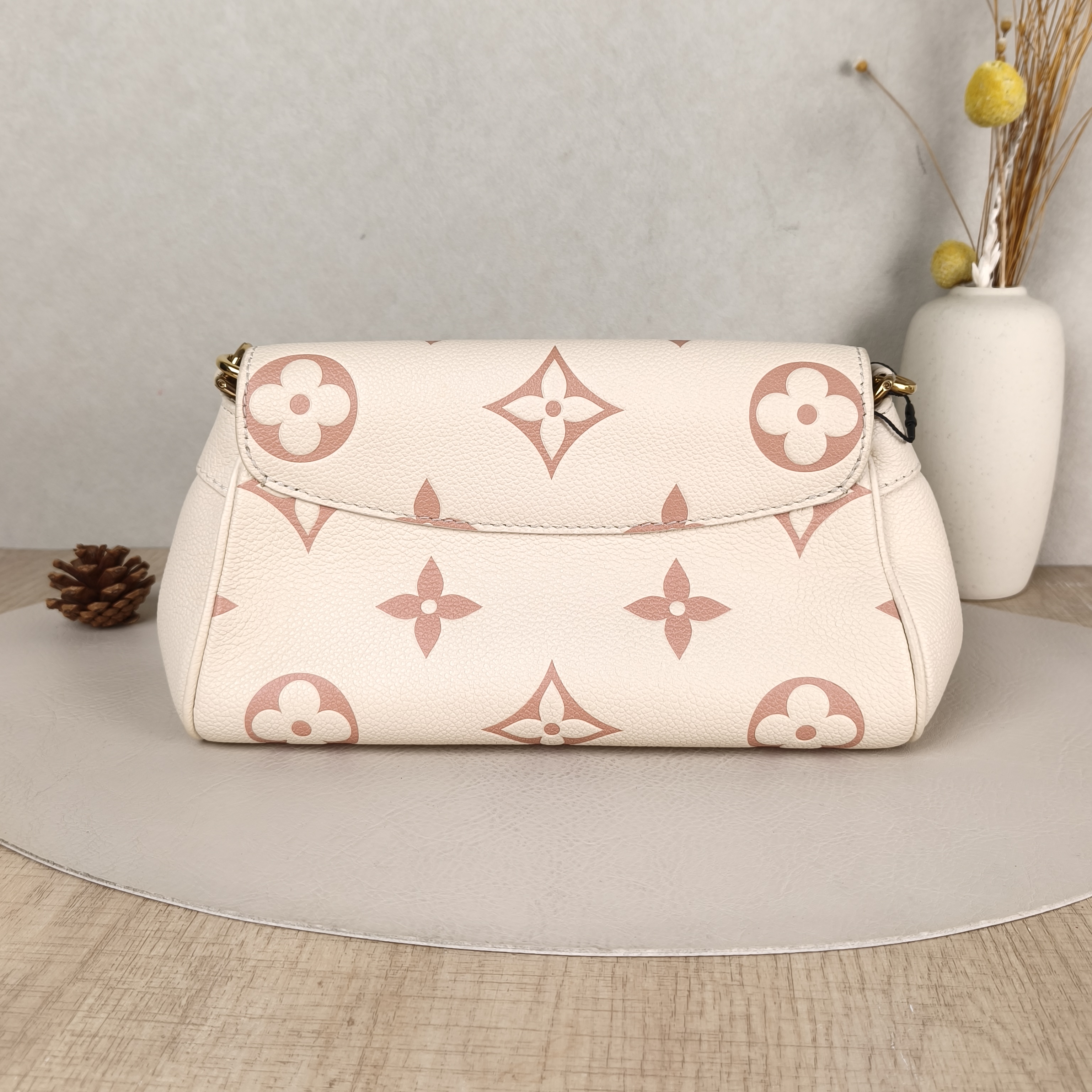 Louis Vuitton Crossbody Bag Favorite White · Pink Empreinte Embossed Calfskin Monogram Medium24 × 9 × 14 cm — cover view 6 of 6
