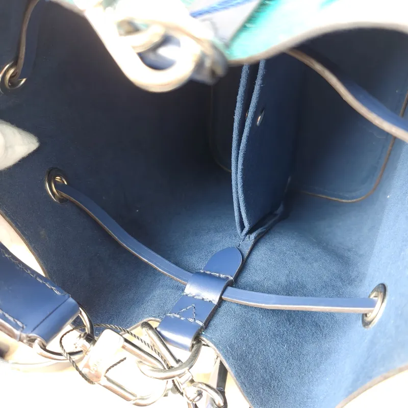 GUCCI Crossbody Bag NÉONOÉ Bucket Bag BB Monogram PVC Medium 24 × 7 × 14.5 cm — detail view 12 of 13