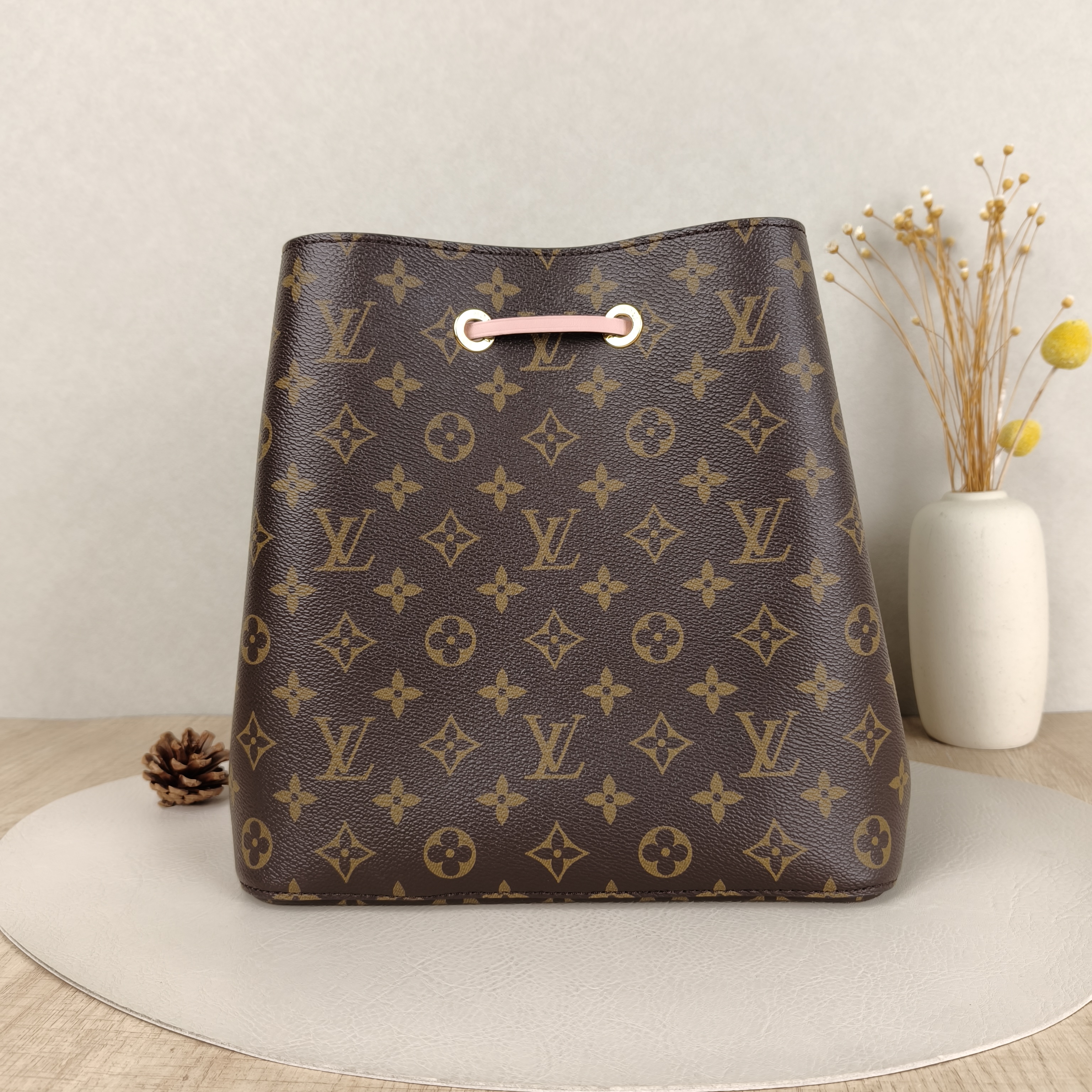 Louis Vuitton Shoulder Bag NÉONOÉ Bucket Bag PVC Medium26 × 17.5 × 26 cm — cover view 2 of 5
