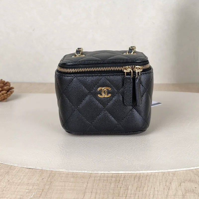 Chanel Crossbody Bag Edition Black Grained Calfskinmini11 × 7 × 9 cm