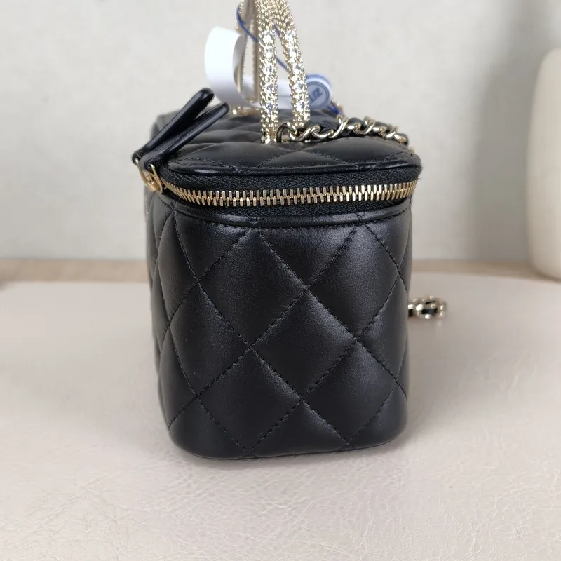 Chanel Crossbody Bag Black Lambskin One Size 16 × 8 × 9.5 cm — detail view 10 of 14