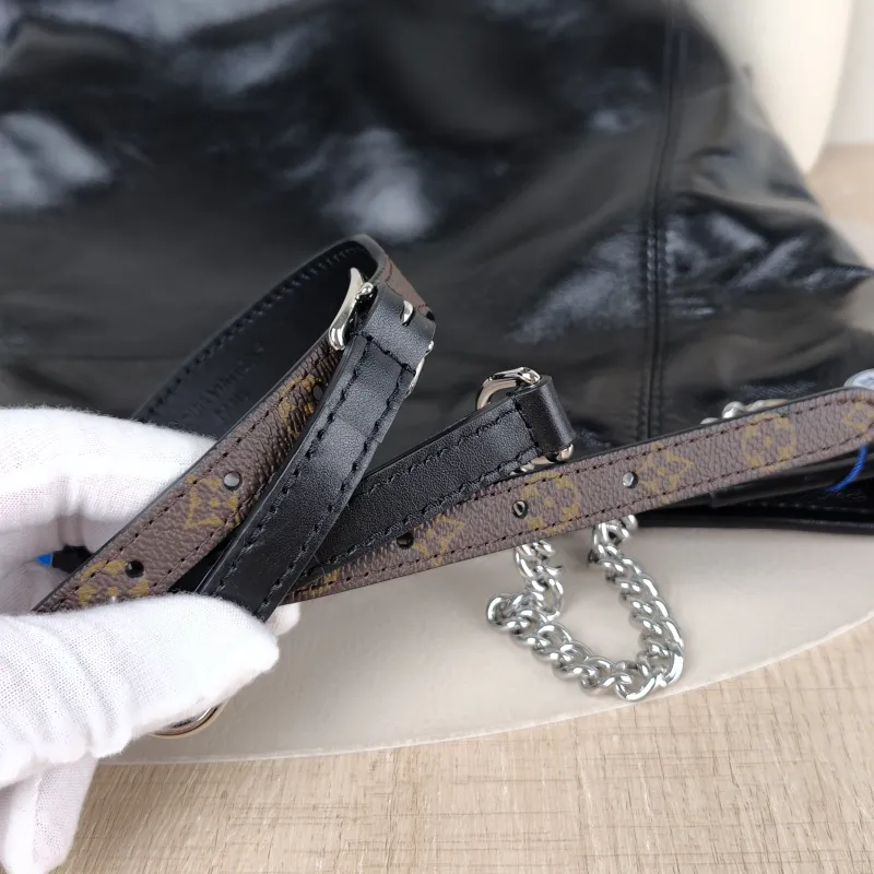 Louis Vuitton Shoulder Bag Off Duty Vibe Chain Bag Black SL ambskin Medium 33 × 11.5 × 24 cm — detail view 1 of 11