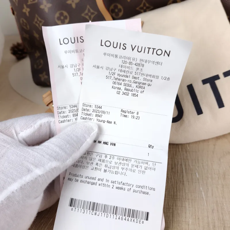 Louis Vuitton Crossbody Bag Carryall Monogram PVC Medium 39 × 15 × 30 cm — detail view 7 of 12
