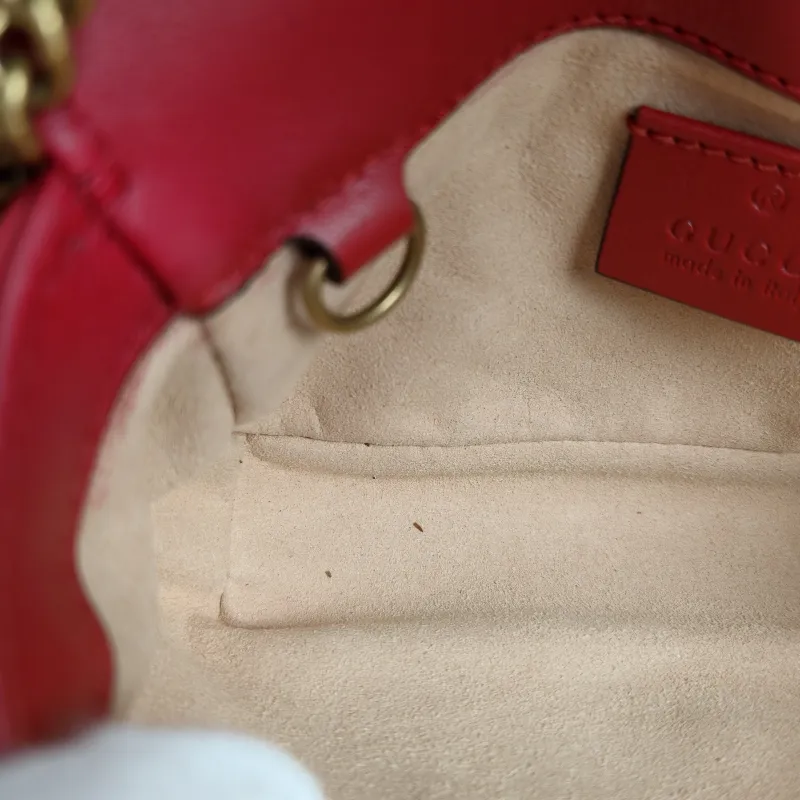 GUCCI Crossbody Bag GG Marmont Mini Marmont Mini Red Calfskinmini16.5 × 4.5 × 9.5 cm — detail view 2 of 11