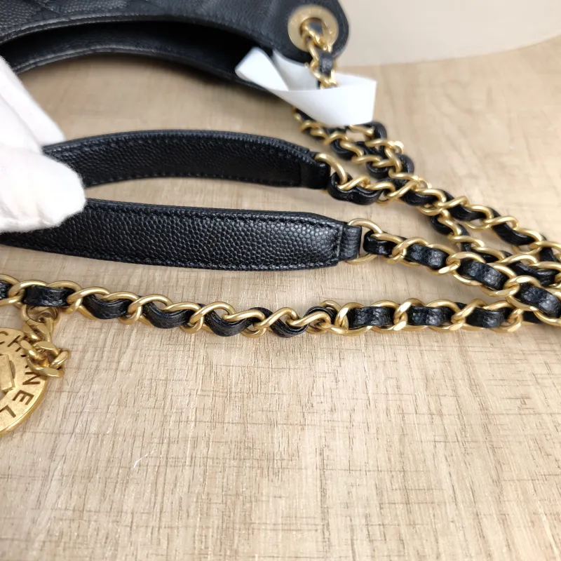 Chanel Crossbody Bag HOBO Black Grained Calfskin Small 19 × 6 × 17 cm — detail view 7 of 10