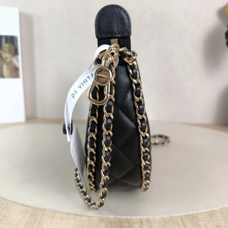Chanel Shoulder Bag Black Lambskin Small 20 × 6 × 15 cm — detail view 4 of 9