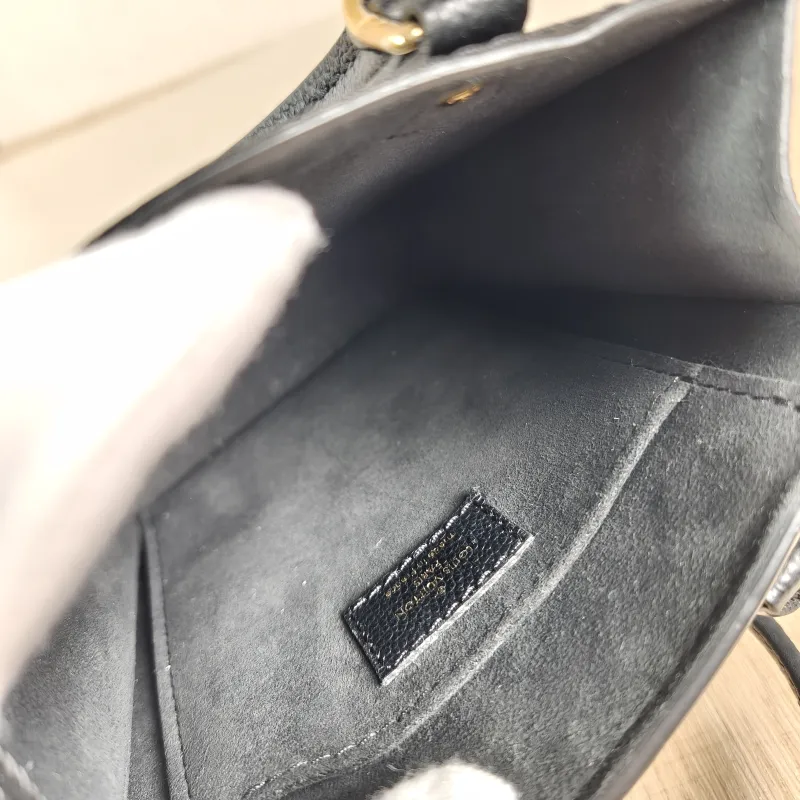 Louis Vuitton Crossbody Bag PETIT SAC PLAT Mini Calfskin Mini 14 × 5 × 17 cm — detail view 6 of 10