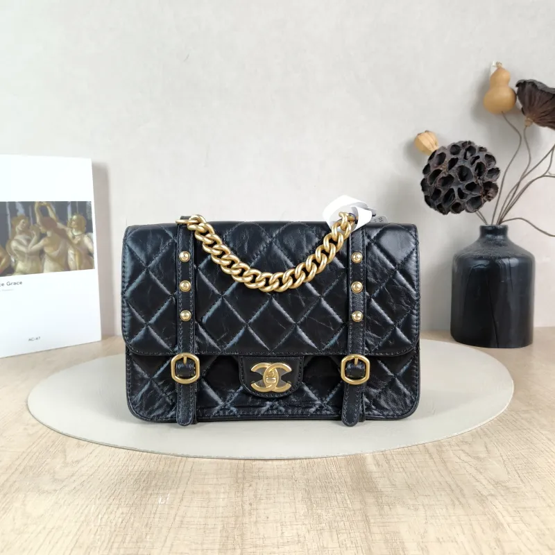 Chanel Crossbody Bag21b Black Calfskin One Size25 × 8 × 17 cm