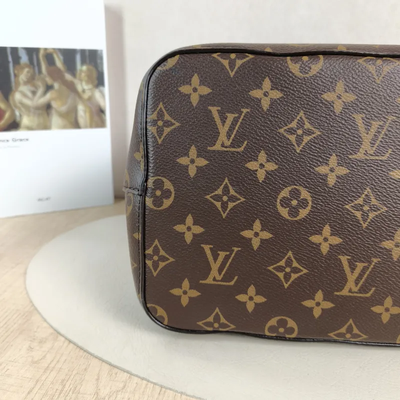 Louis Vuitton Shoulder Bag NÉONOÉ Bucket Bag Black PVC Medium 26 × 17.5 × 26 cm — detail view 1 of 11
