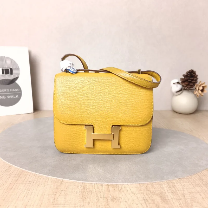 Hermès Crossbody Bag Constance 19 Gold-Tone Hardware Epsom Calfskinmini18 × 4 × 15 cm Conditioned