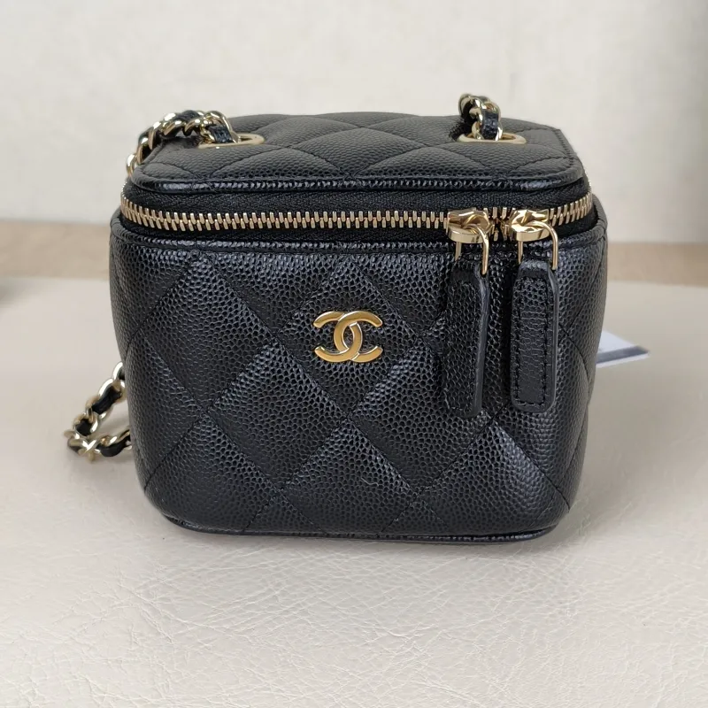 Chanel Crossbody Bag Edition Black Grained Calfskinmini11 × 7 × 9 cm — detail view 11 of 12