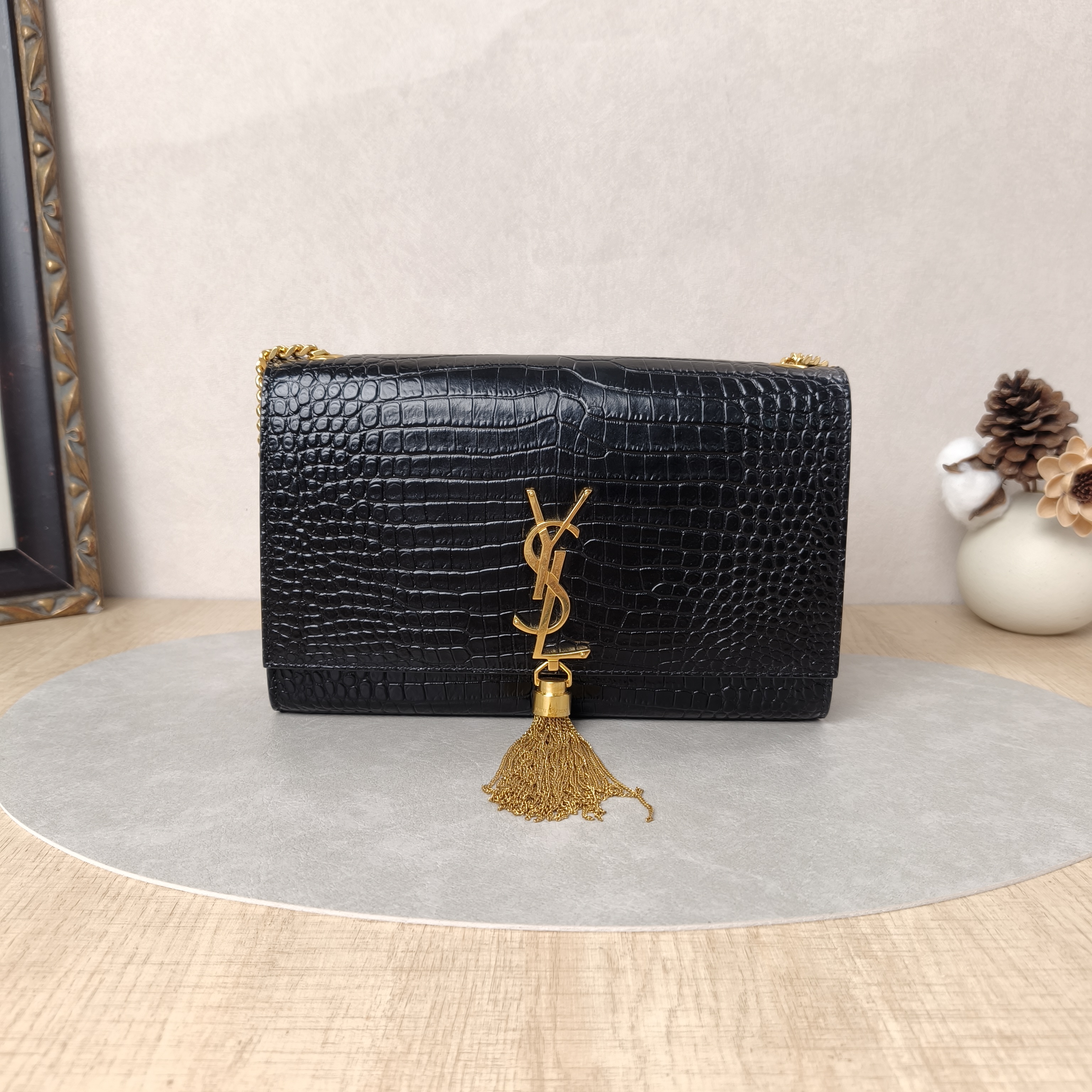 SAINT LAURENT Crossbody Bag KATE Edition Black Calfskin Medium24 × 5.5 × 14.5 cm