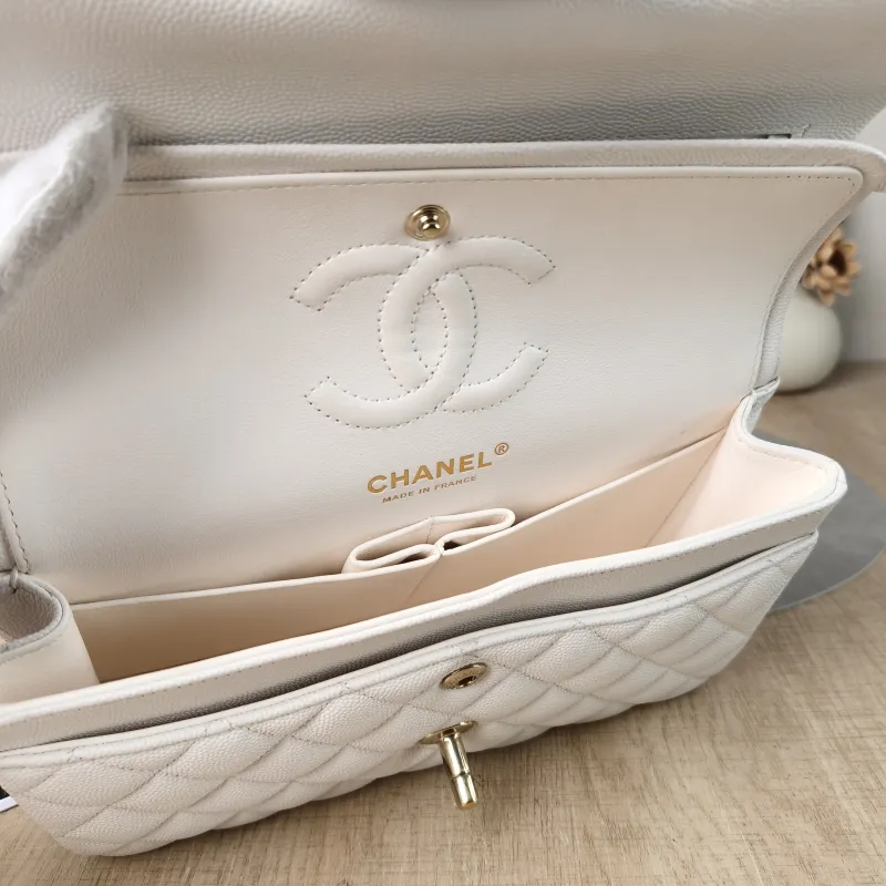 Chanel Crossbody Bag Classic Flap CF White Grained Calfskin Small 23 × 6 × 14.5 cm — detail view 6 of 13