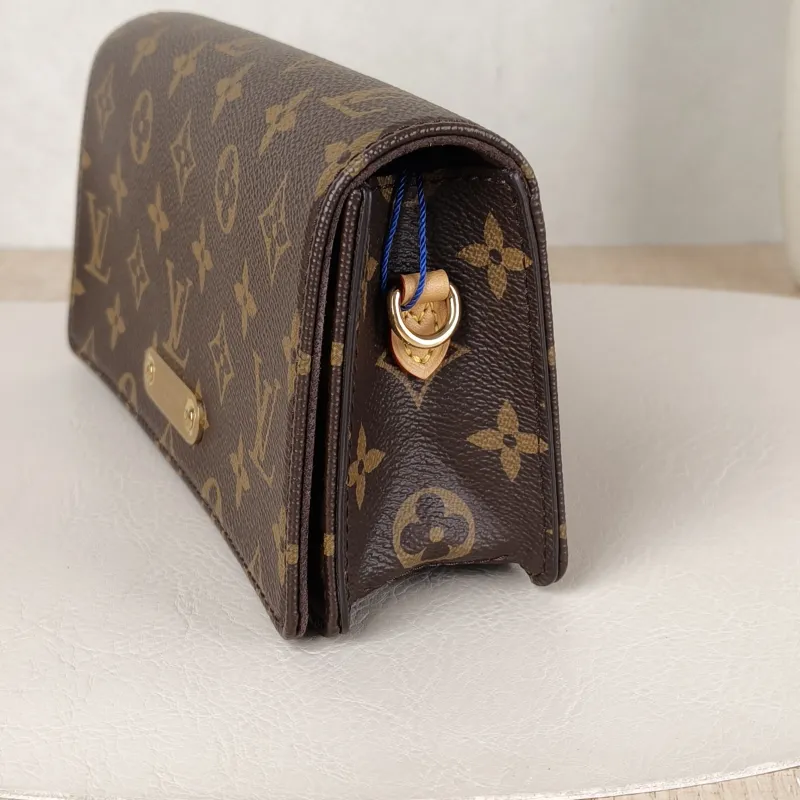 Louis Vuitton Crossbody Bag LILY Chain Bagwoc Monogram PVC21 × 3.5 × 10.5 cm — detail view 1 of 11