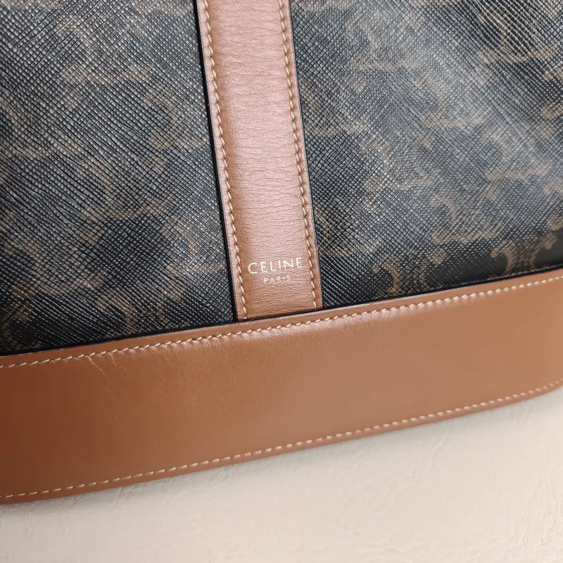 CELINE Crossbody Bag Triomphe Bucket Bag Monogram PVC Medium24 × 18 × 27 cm — detail view 8 of 10