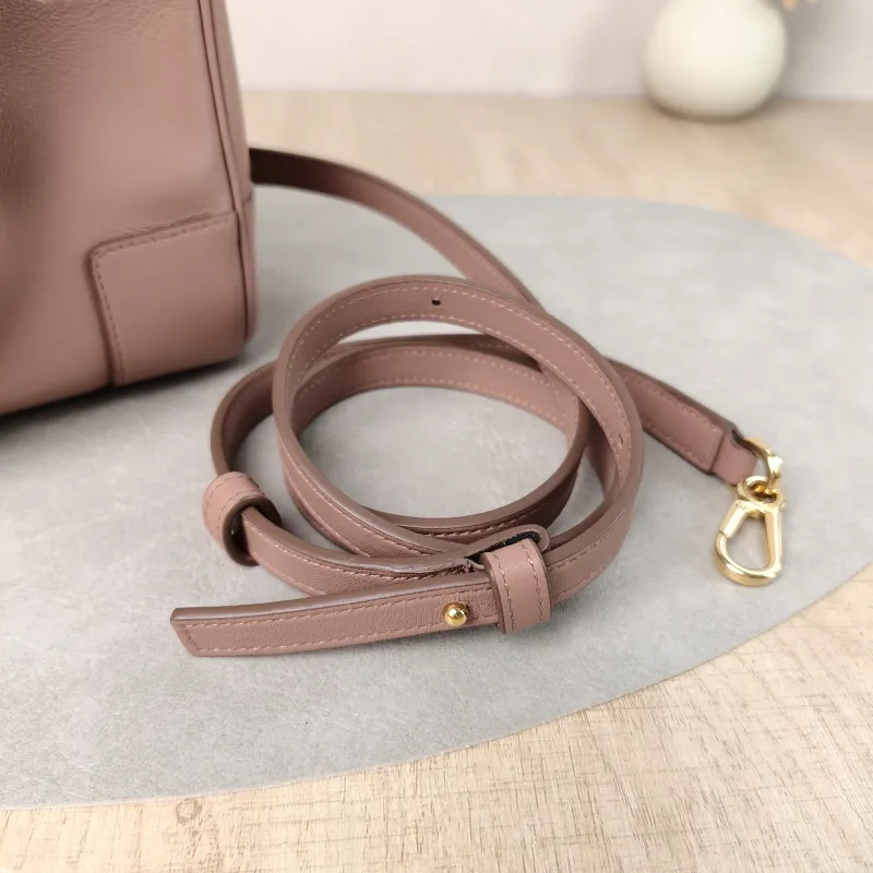 LOEWE Crossbody Bag amazona 19 Calfskin One Size 24 × 19 × 15 cm — detail view 12 of 13