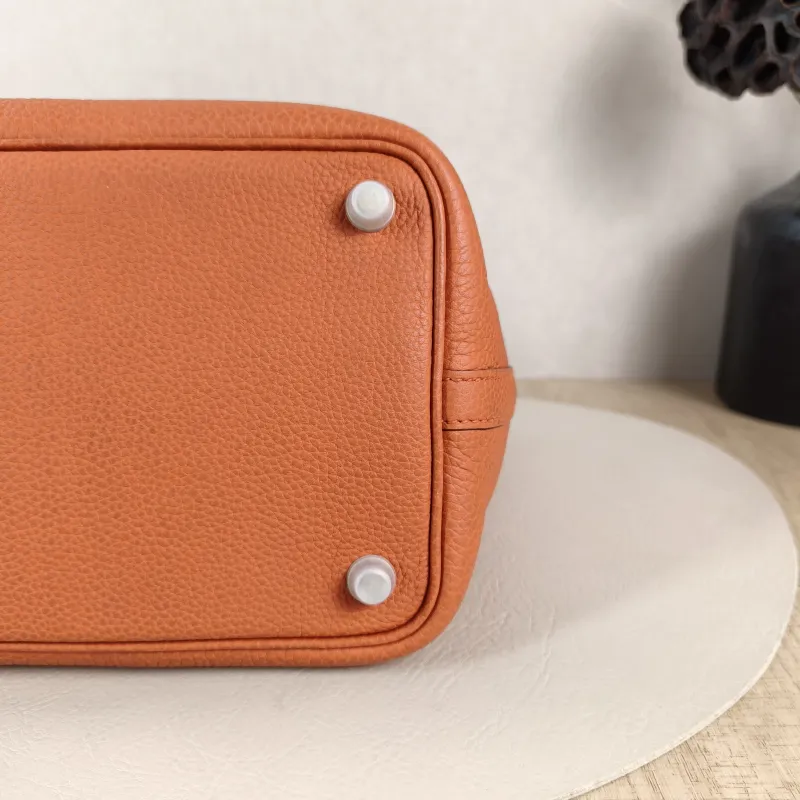 Hermès Top Handle Bag Picotin Lock 18 1836 Red TC Calfskin Small18 × 13 × 18 cm — detail view 1 of 11