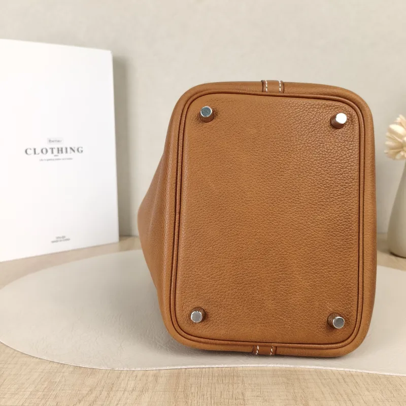 Hermès Top Handle Bag Picotin Lock 18 1834 Saddle Leather Small18 × 13 × 18 cm — detail view 10 of 12