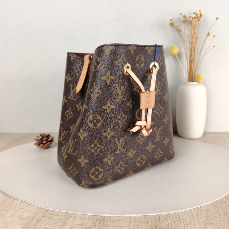 Louis Vuitton Crossbody Bag NÉONOÉ Bucket Bag BB Monogram PVC BB 20 × 13 × 20 cm — cover view 3 of 5