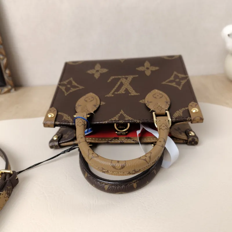 Louis Vuitton Crossbody Bag Onthego BB Monogram PVCBB18 × 8.5 × 15 cm — cover view 9 of 9