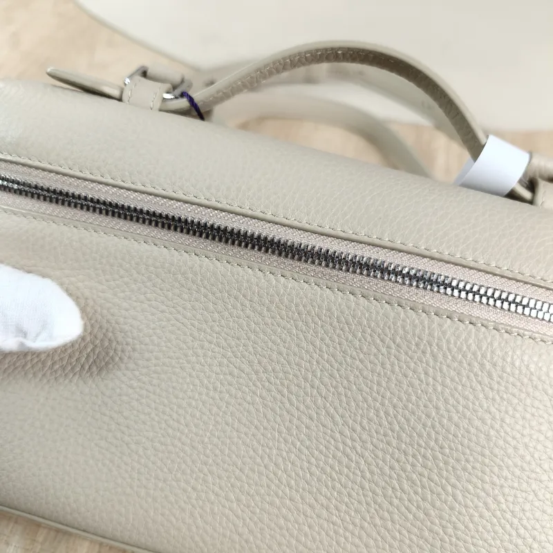 Loro Piana Crossbody Bag Extra Pocket L19 Grey Calfskin One Size 19 × 7 × 11.5 cm — detail view 3 of 12