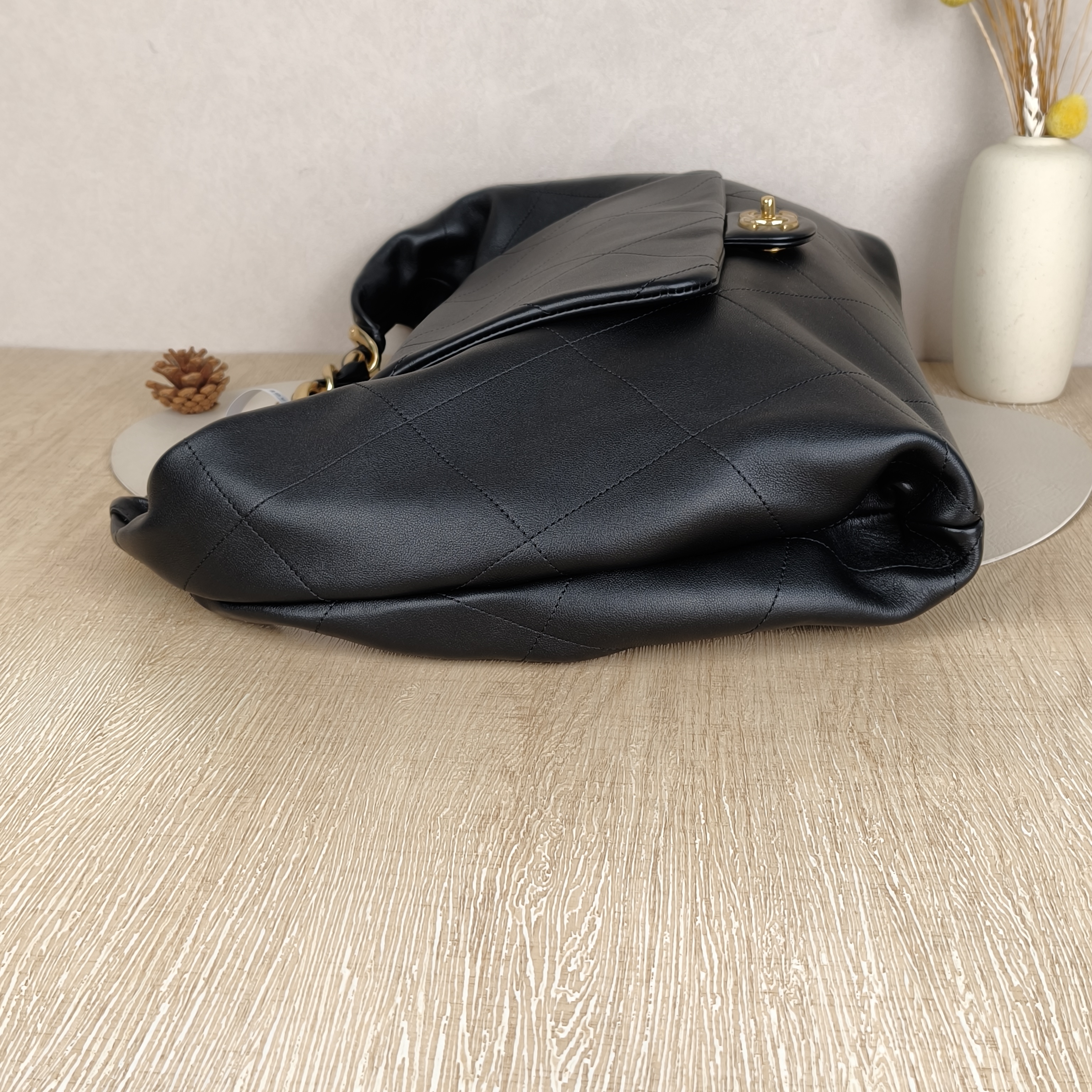 Chanel Shoulder Bag25k hobo Black Calfskin Large43 × 9 × 53 cm — cover view 6 of 8