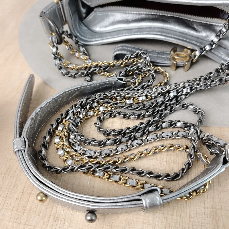 Chanel Crossbody Bag Gabrielle Gabrielle Bag Silver CC alfskin Small20 × 8 × 15 cm — detail view 3 of 13