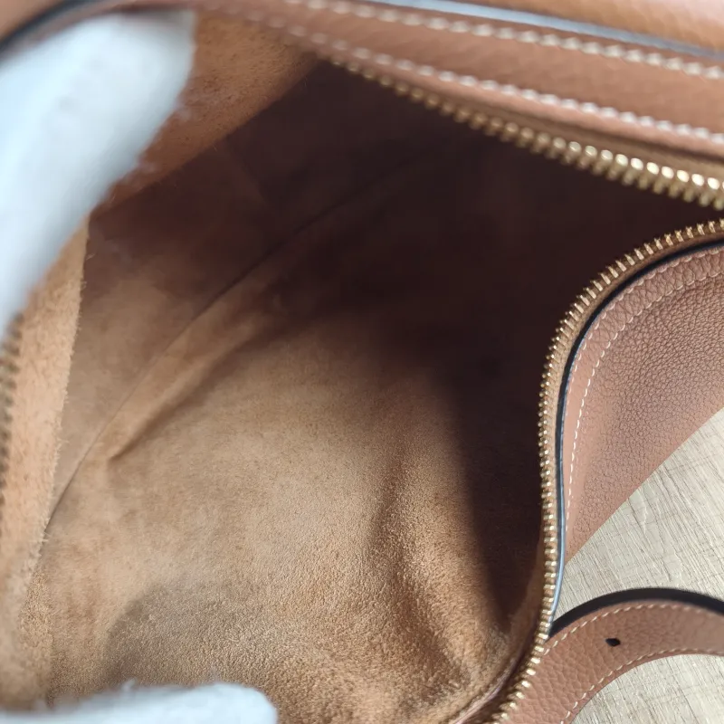 CELINE Shoulder Bag HELOISE TRIOMPHE Calfskin Medium 28.5 × 8 × 30 cm — detail view 5 of 10