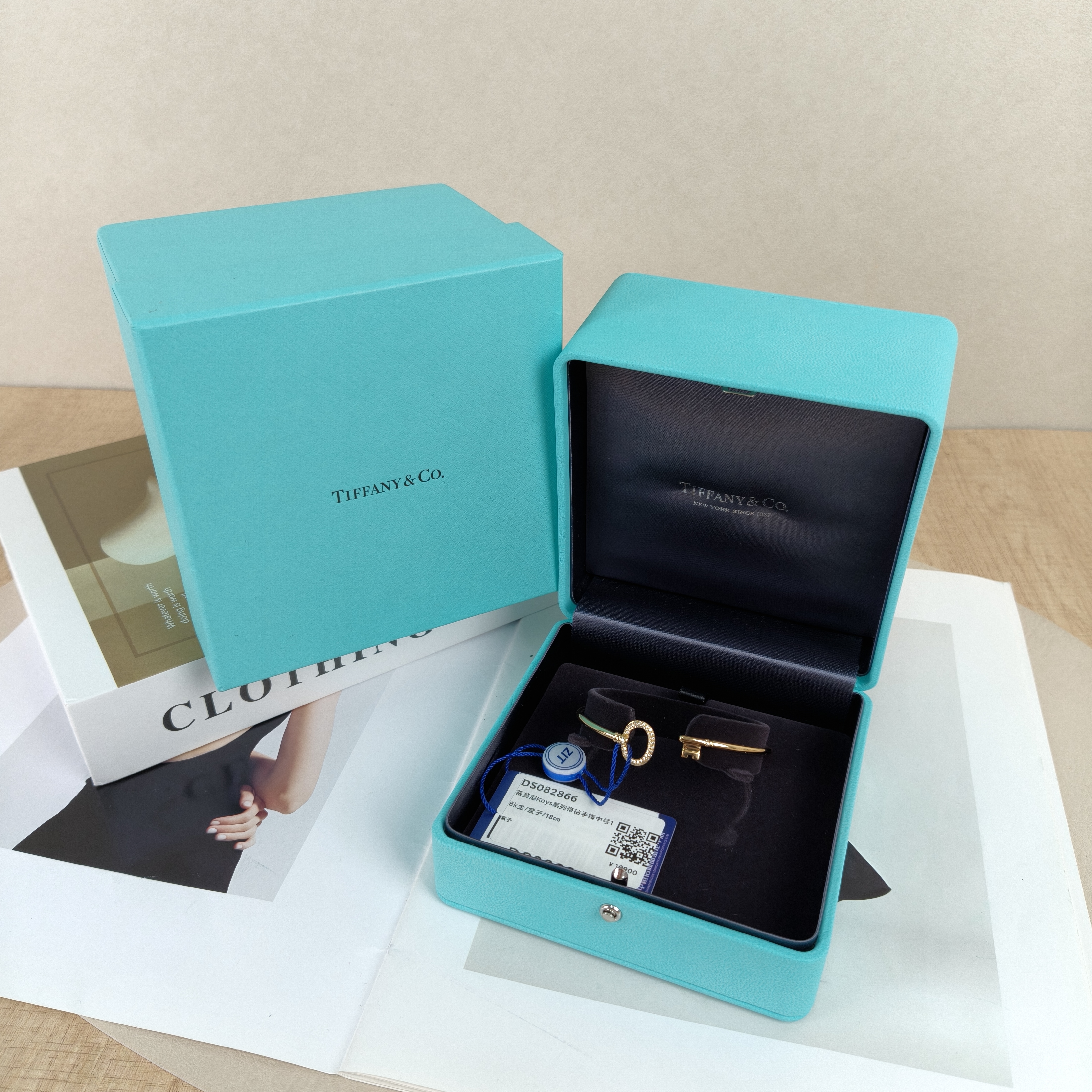 Tiffany&Co. Keys Collection Bangle Medium18k · Box · 18㎝ — cover view 9 of 9