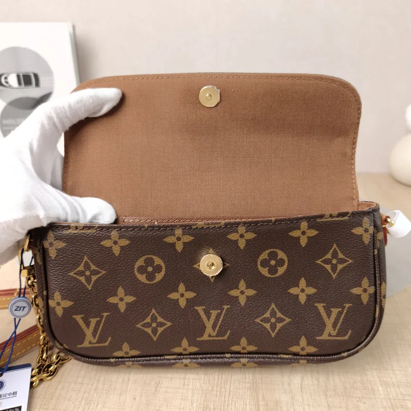 Louis Vuitton Crossbody Bag IVY Monogram PVC Small 23.5 × 4.3 × 12 cm — detail view 5 of 12
