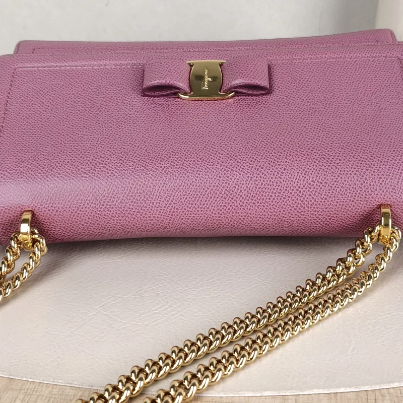 FERRAGAMO Crossbody Bag Chain Bag Calfskin One Size25 × 5 × 17 cm — detail view 4 of 12