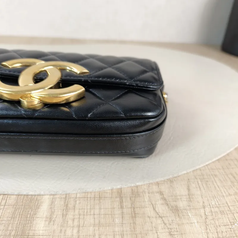 Chanel Crossbody Bag C logo Crossbody Bag Black with Gold-Tone Hardware Lambskin One Size 17 × 4 × 10 cm — detail view 7 of 11